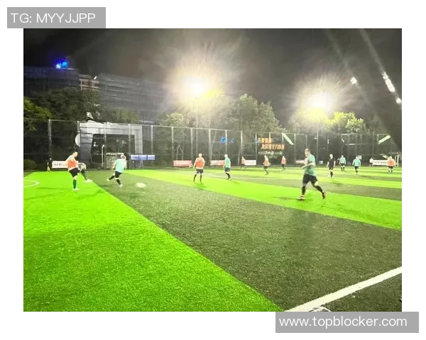 足球石骏欢带你领略激情四射的绿茵场景与无尽的运动魅力